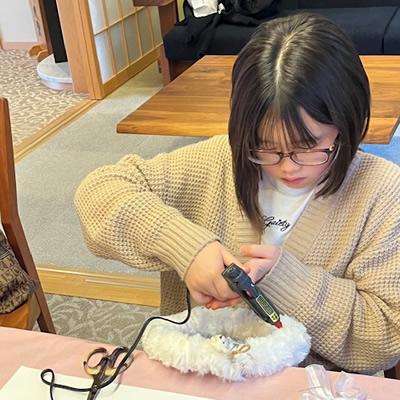 手作り手芸「作ってみよう！素敵なホワイトクリスマスリース」3